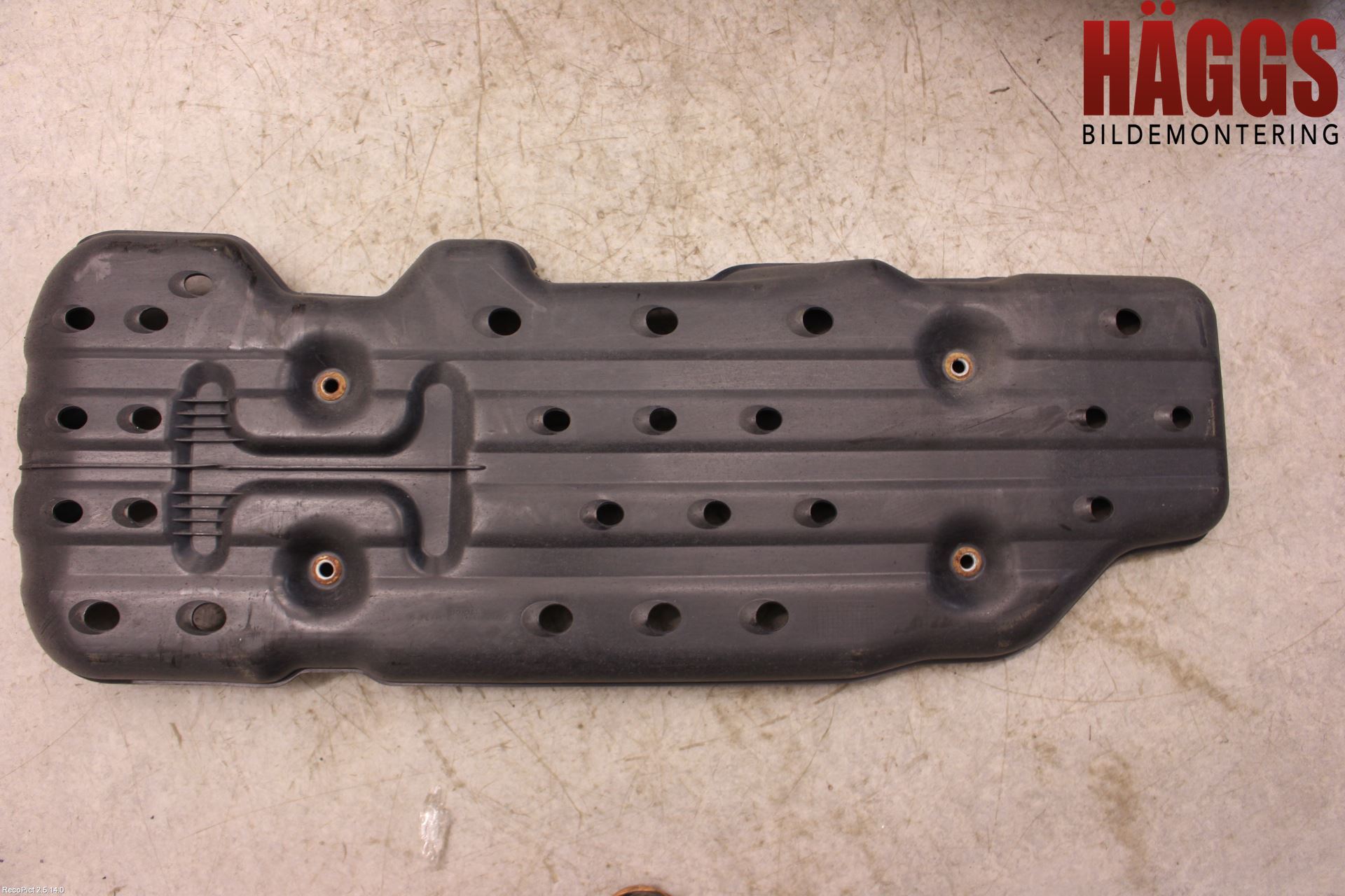 Toyota HILUX 05-16 Bränsletank Skyddsplåt