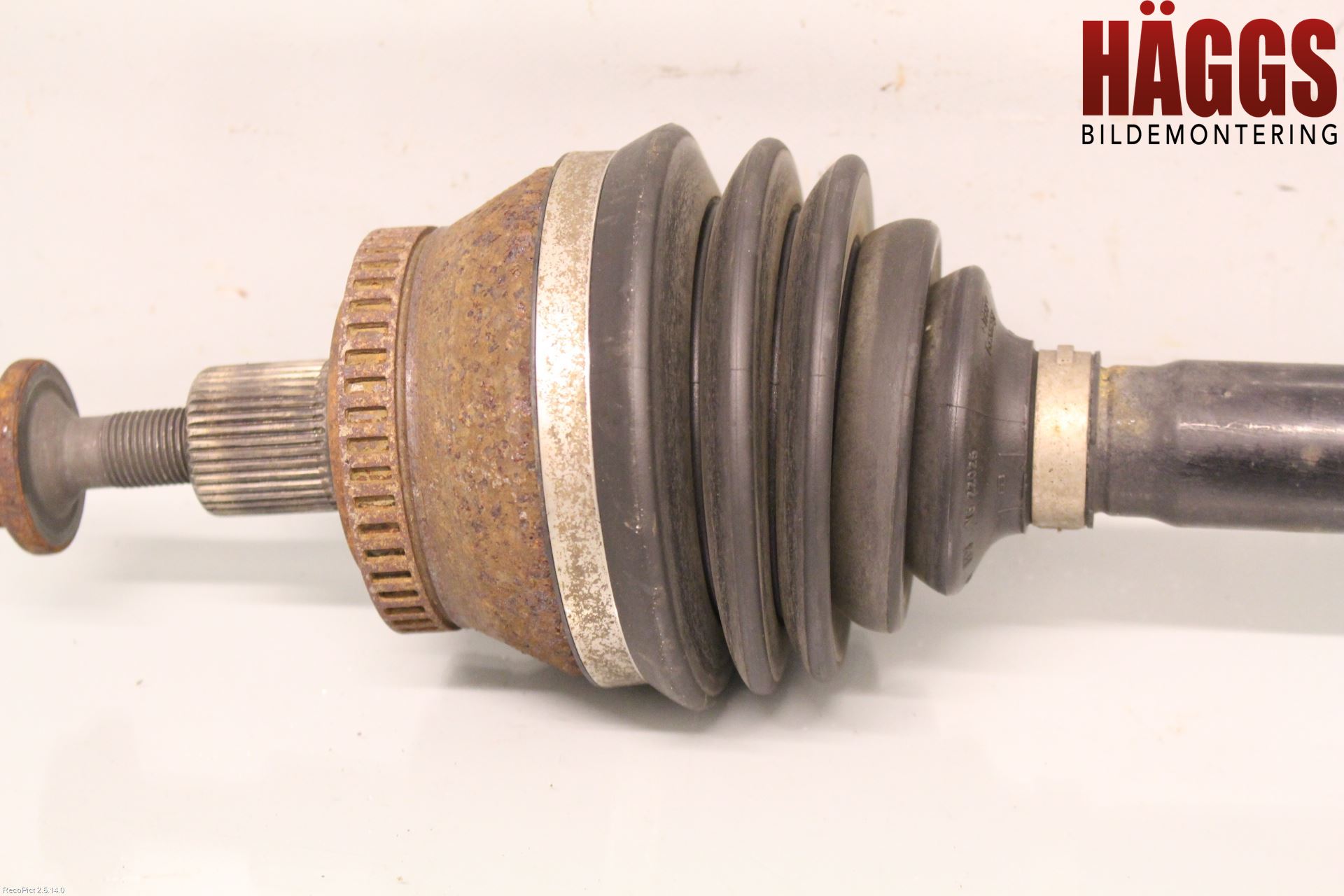 Audi A4/S4 01-05 Drivaxel Fram Höger