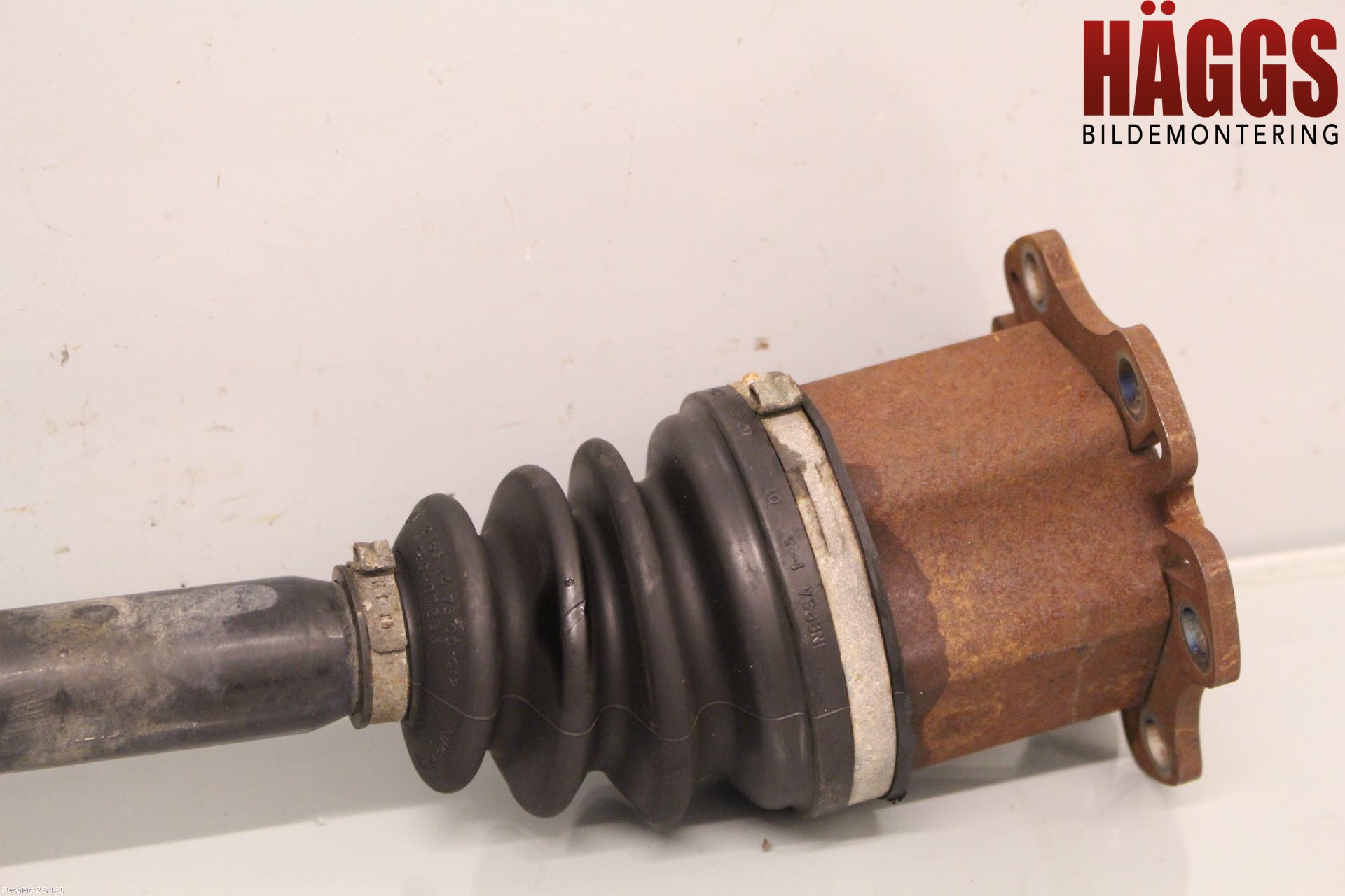 Audi A4/S4 01-05 Drivaxel Fram Höger