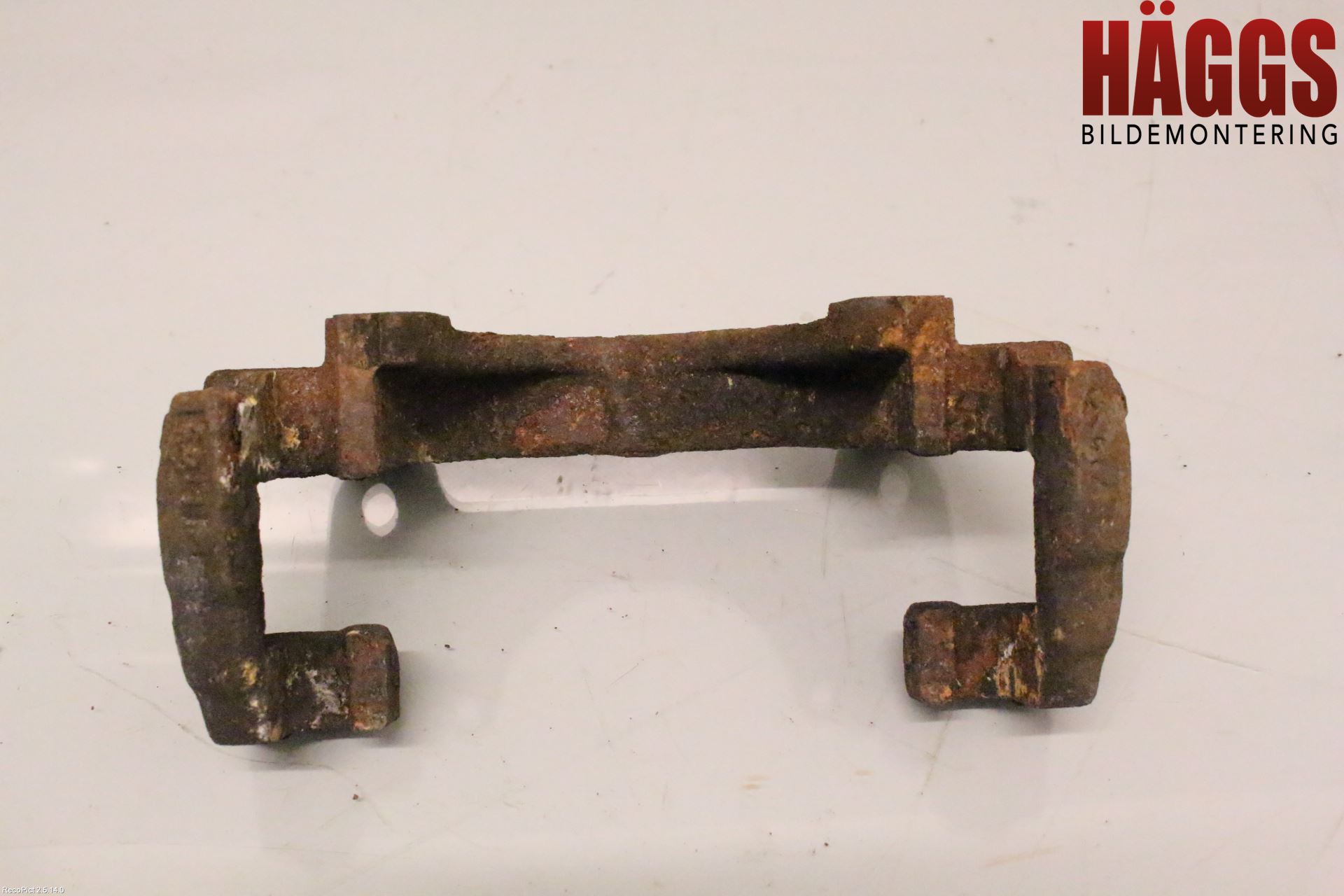 Audi A6/S6     05-11 Bromsokshållare