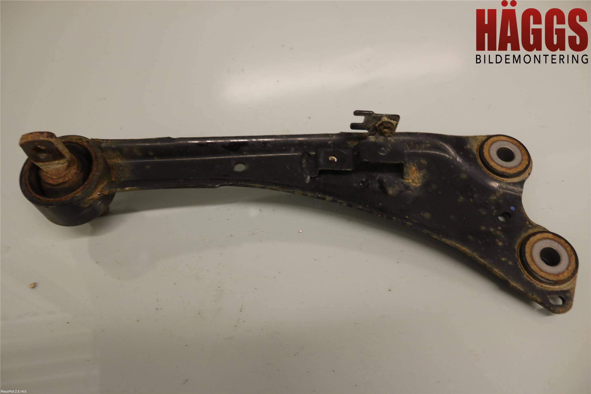 Toyota AVENSIS 09-15 Bärarm Bak Vänster