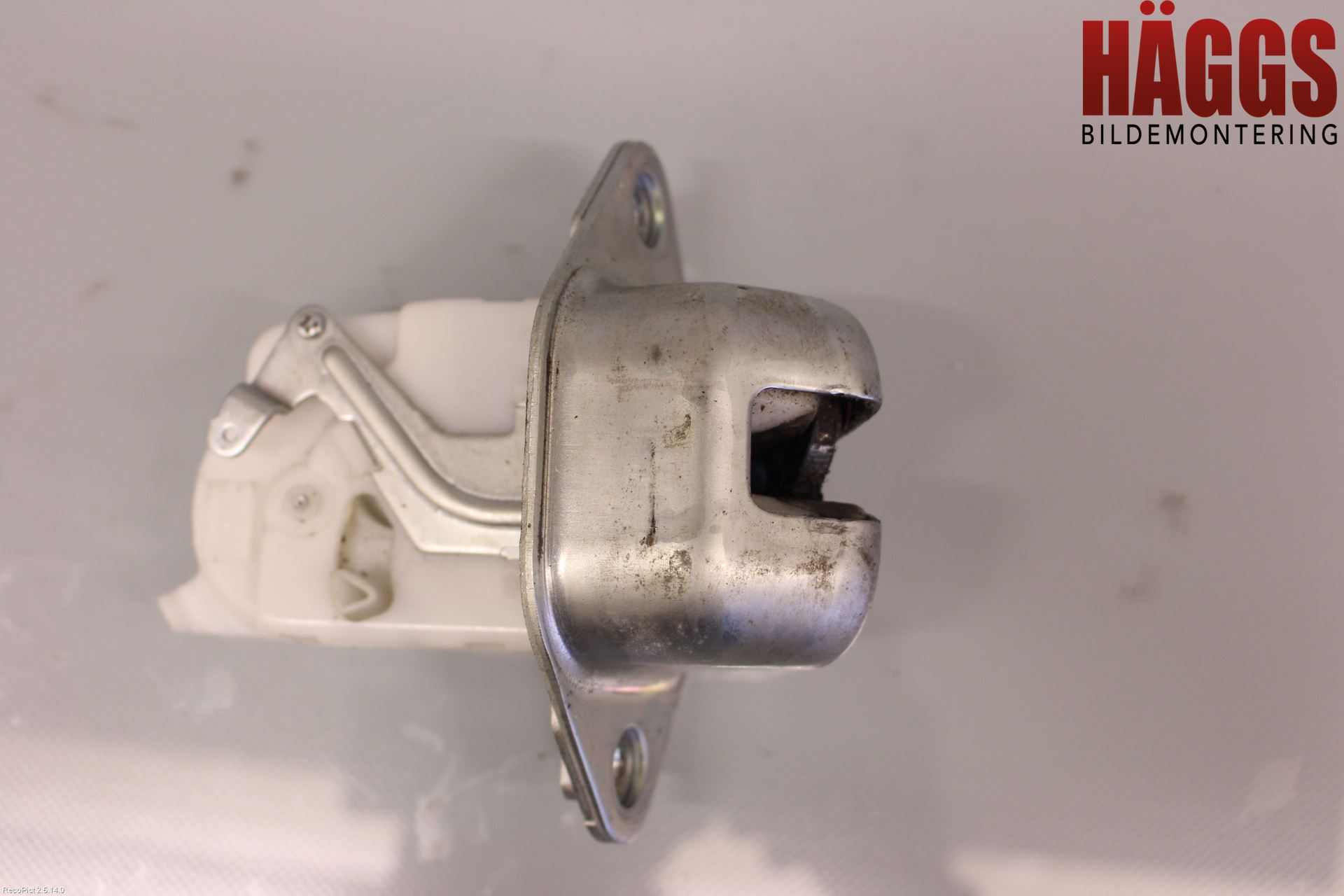 Subaru OUTBACK 10-15 Låskista Baklucka