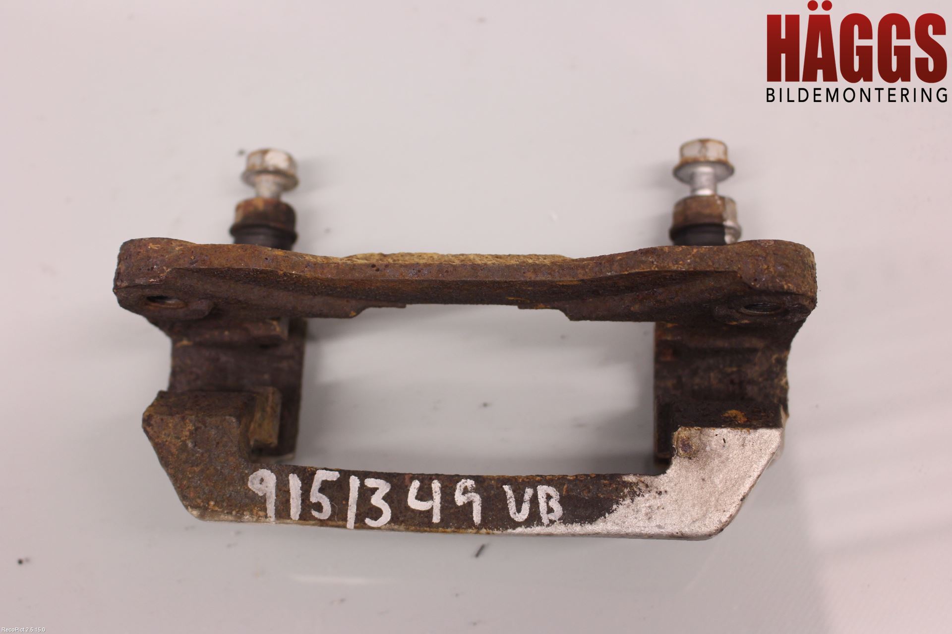 Subaru LEGACY    04-06 Bromsokshållare