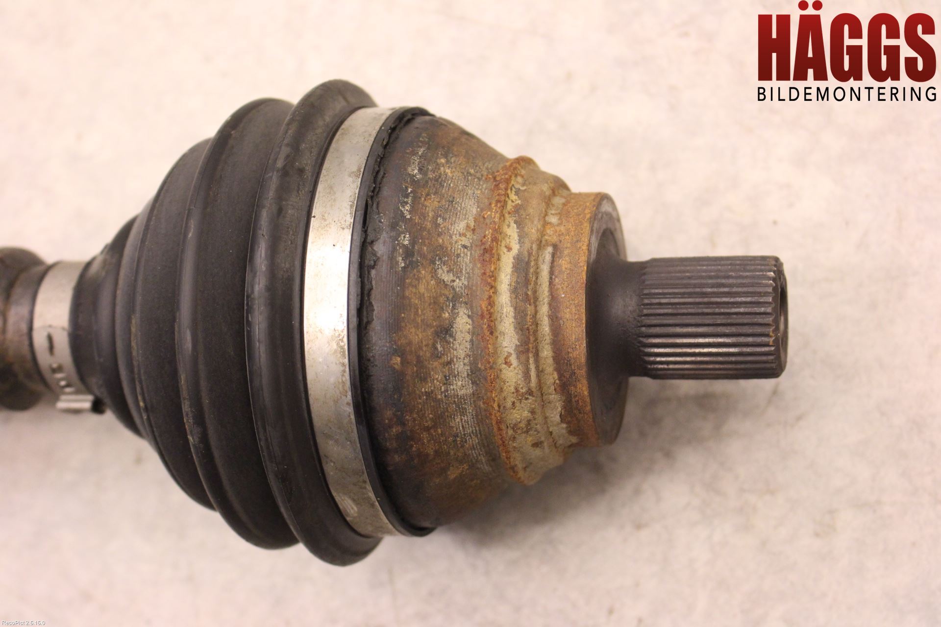 Volkswagen VW CADDY 11-15 Drivaxel Fram Höger