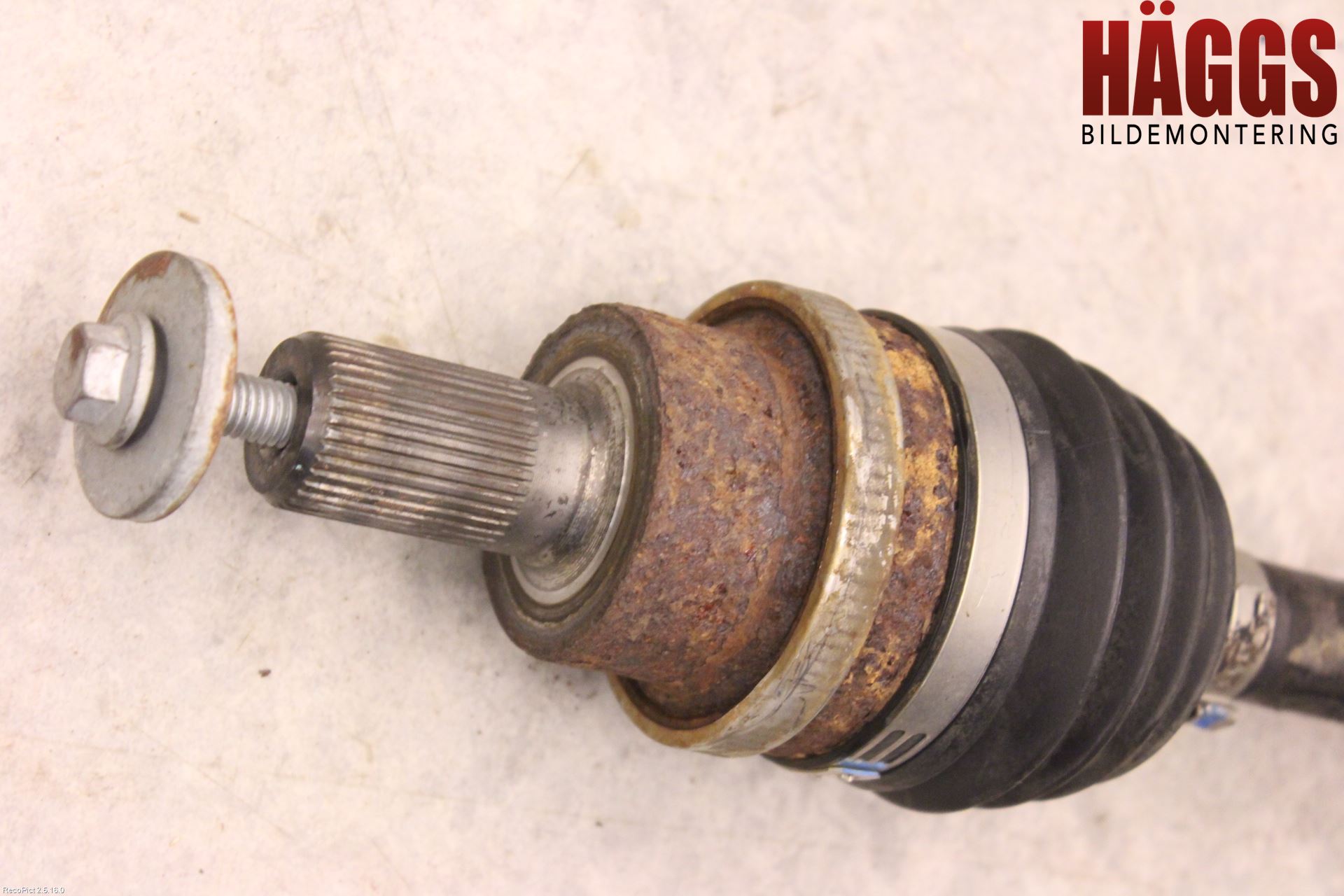 Ford KUGA 08-12 Drivaxel Bak Vänster