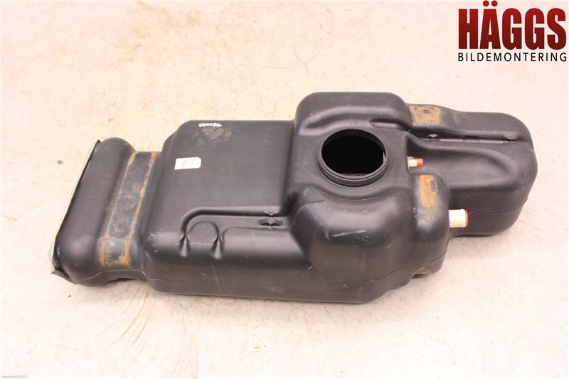 Nissan NAVARA 05-16 Bränsletank Diesel