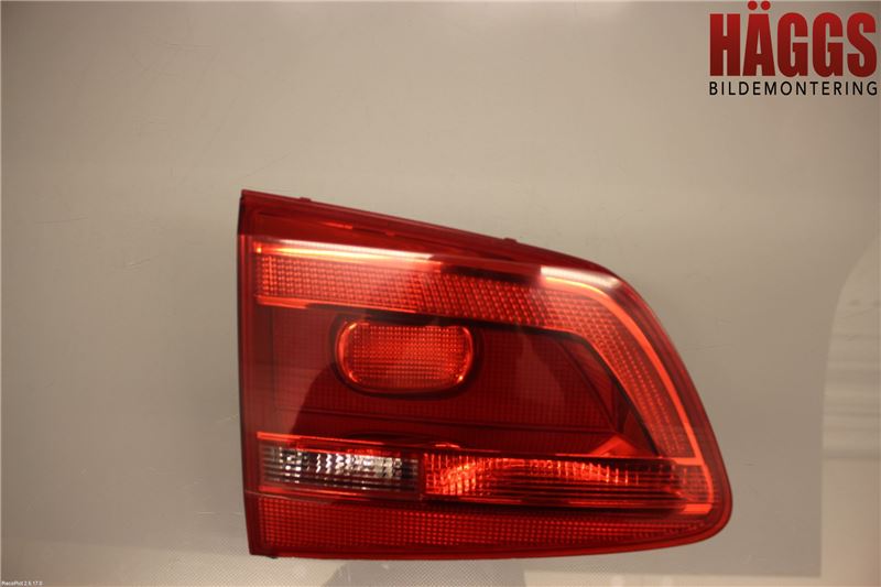 Volkswagen VW TOURAN 10-15 Bakljus Lucka Vä