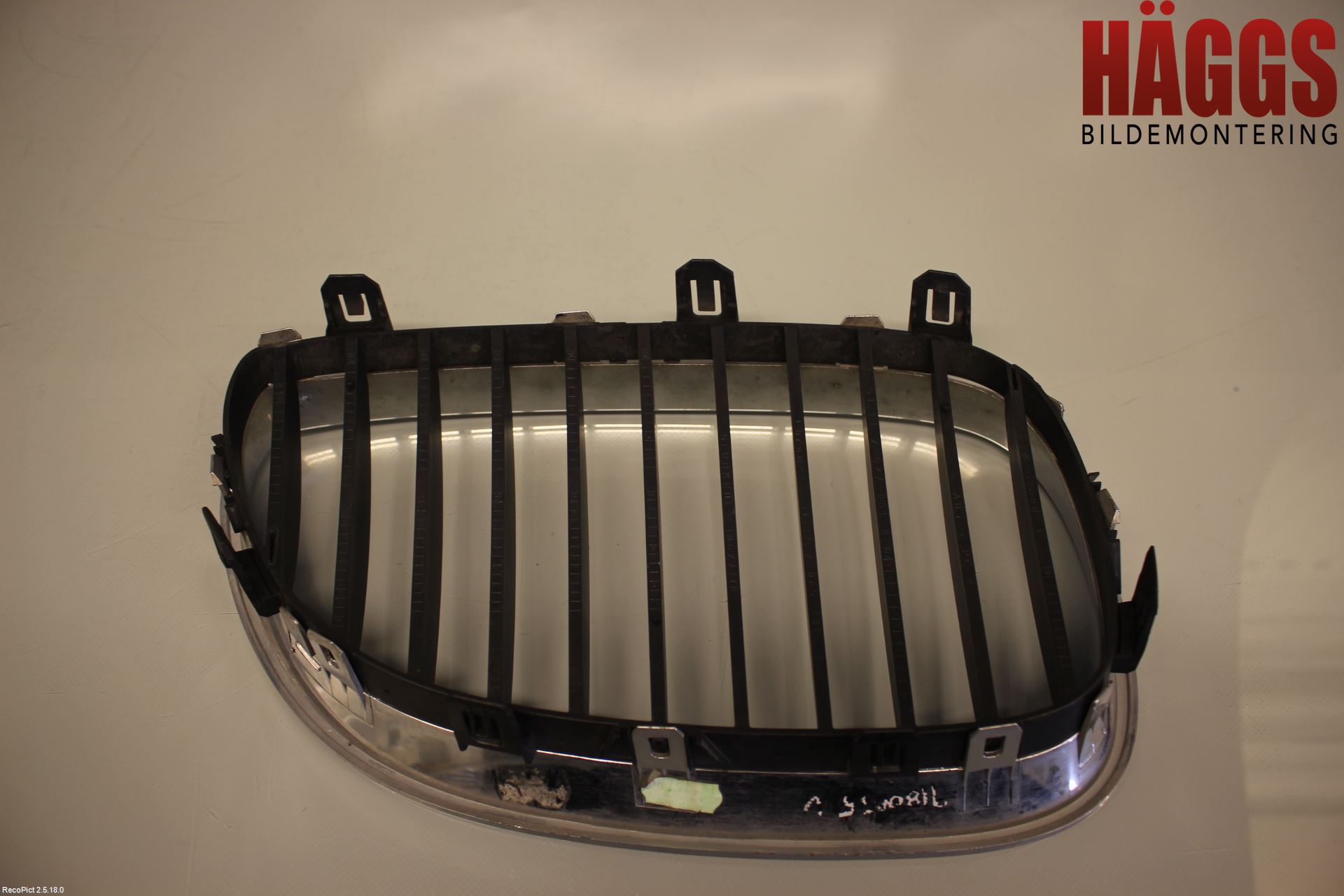 BMW 5 E60/61 Sed/Tou 02-10 Grilldel Vänster
