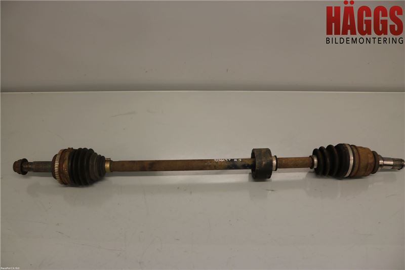Toyota YARIS P1 03-05 Drivaxel Fram Höger