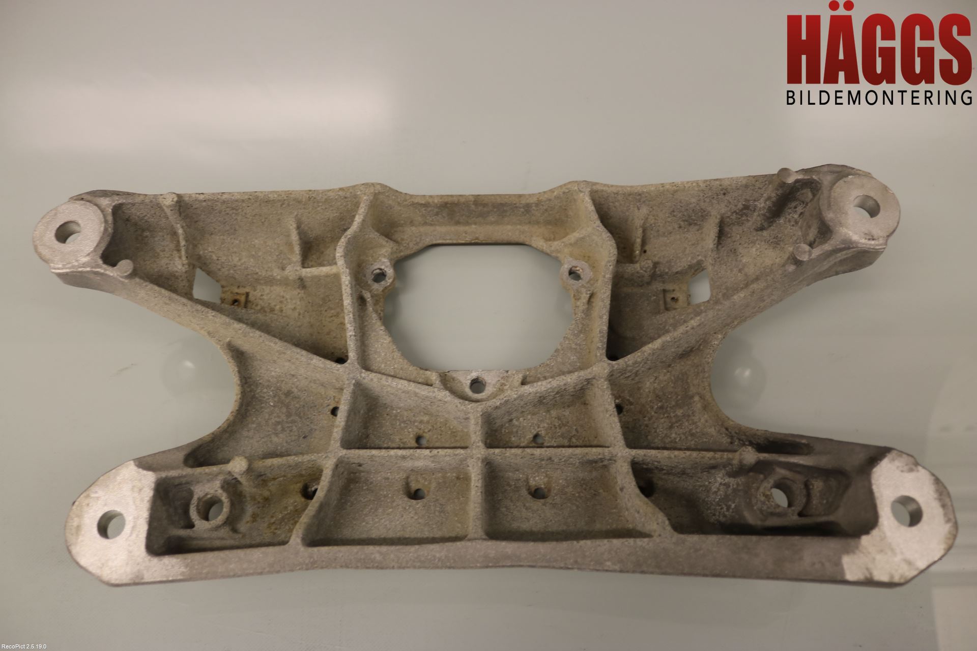 Audi A4 ALLROAD 09-16 Växellådsbalk