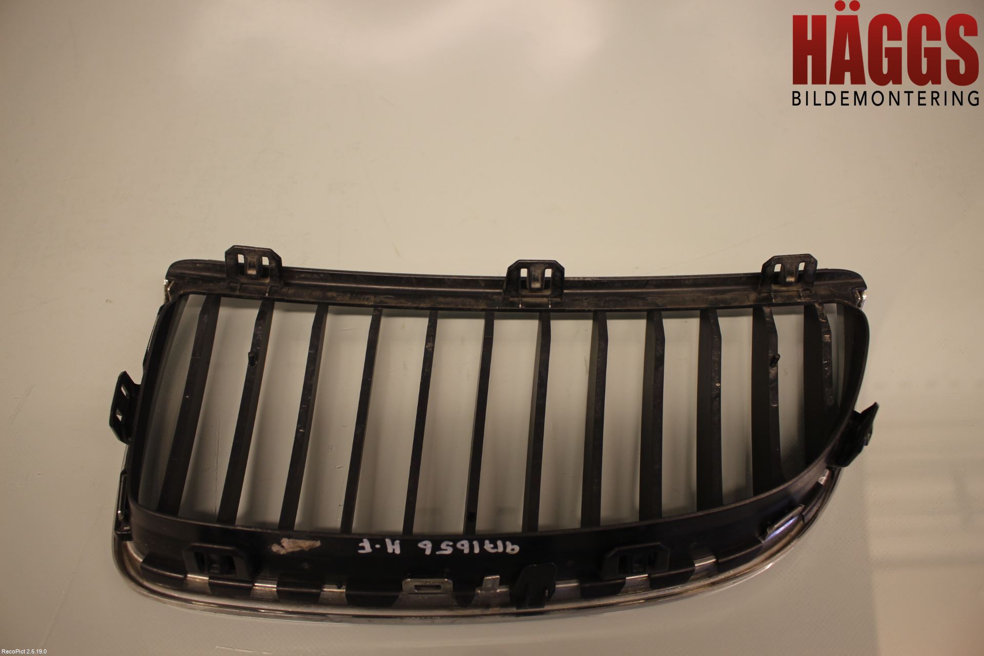 BMW 3 E90/91 SED/TOU 05-12 Grilldel Höger