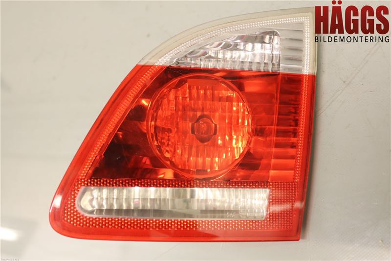 BMW 5 E60/61 Sed/Tou 02-10 Bakljus Lucka Hö