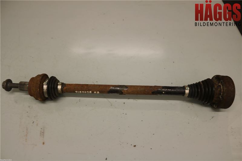 Volkswagen VW PASSAT 11-14 Drivaxel Bak Höger