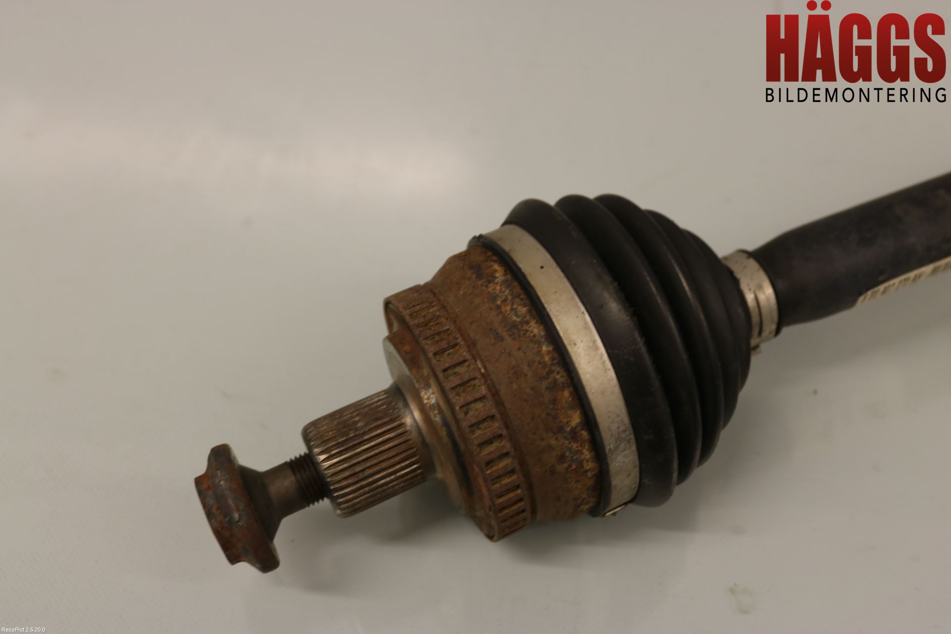 Audi A4/S4 01-05 Drivaxel Fram Höger