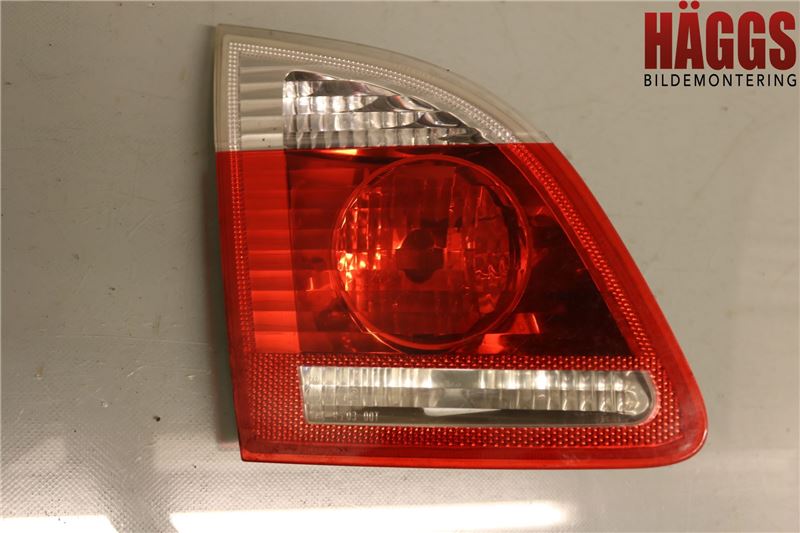 BMW 5 E60/61 Sed/Tou 02-10 Bakljus Lucka Vä