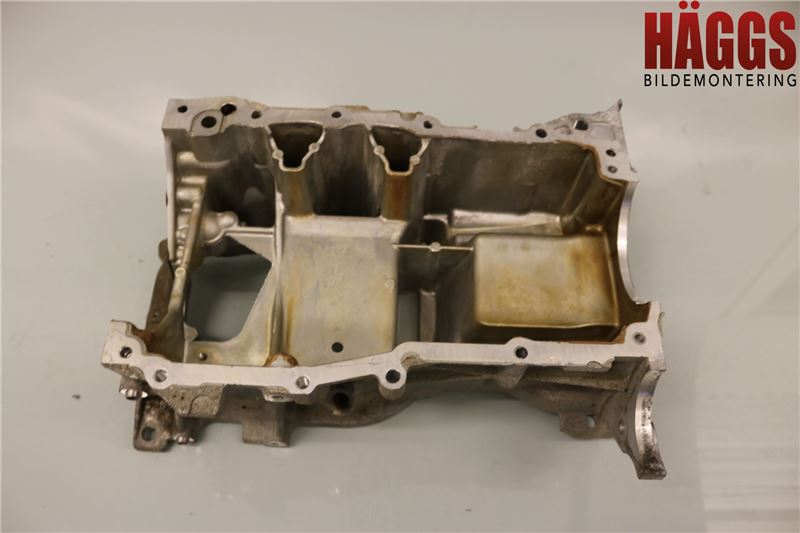 Toyota AURIS 10-12 Oljetråg