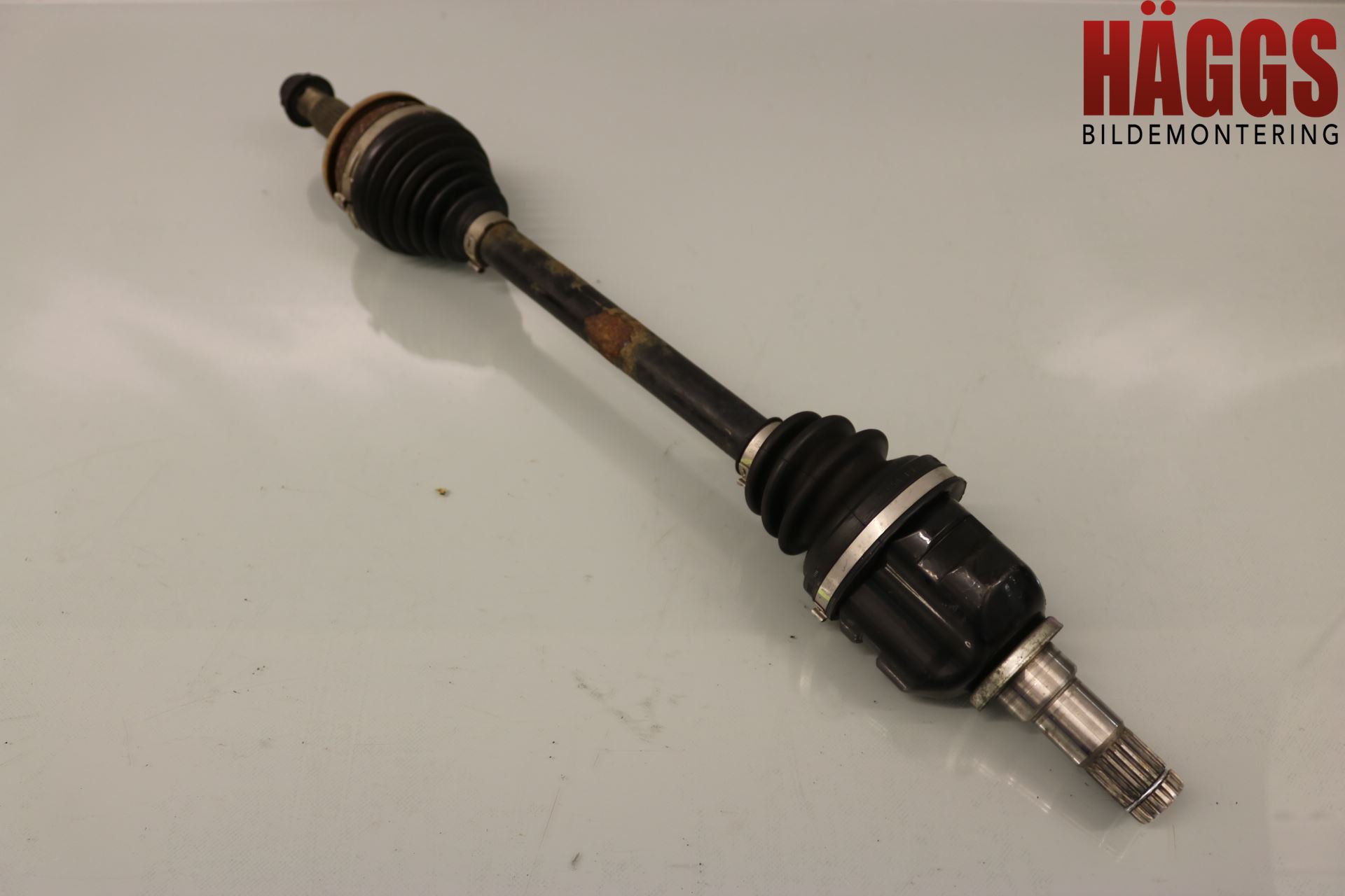Toyota AURIS 10-12 Drivaxel Fram Vänster