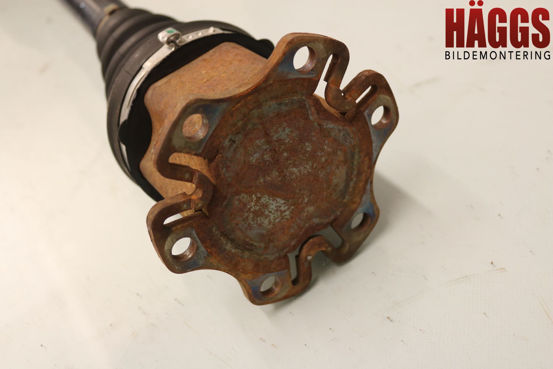 Audi A4/S4 01-05 Drivaxel Fram Vänster