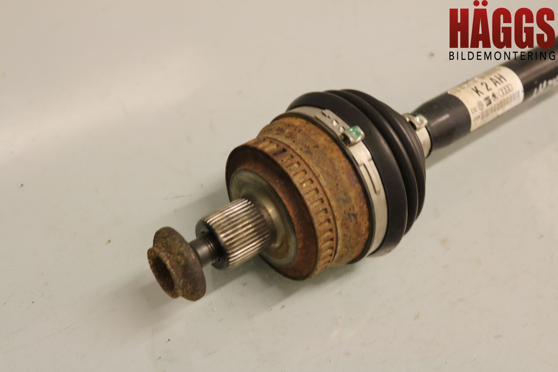 Audi A4/S4 01-05 Drivaxel Fram Höger