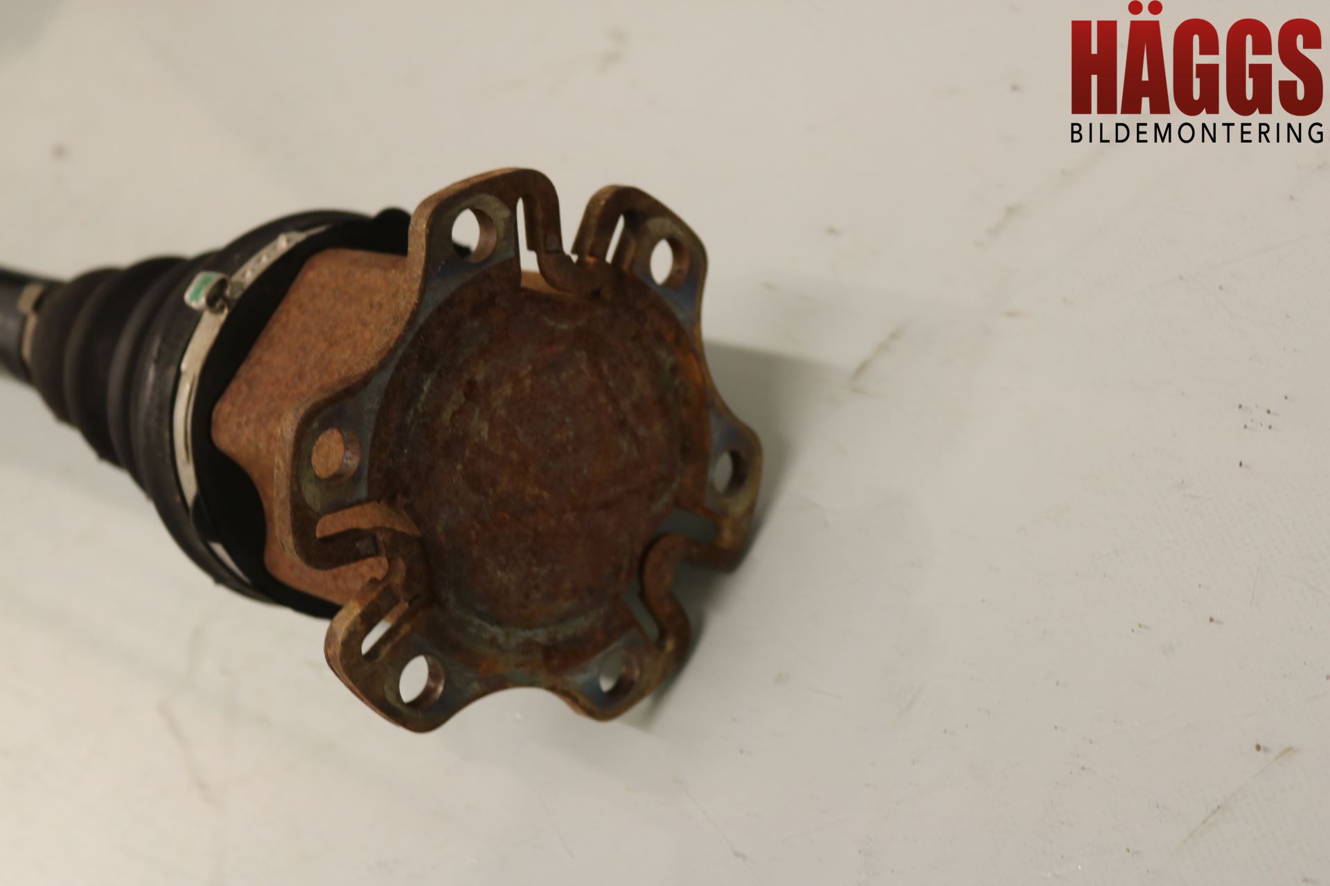 Audi A4/S4 01-05 Drivaxel Fram Höger