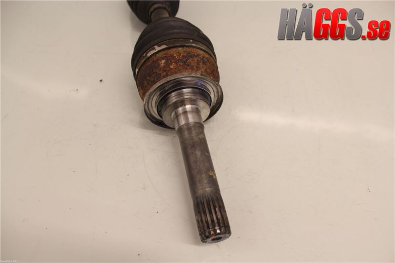 Isuzu D-MAX Drivaxel Fram Höger