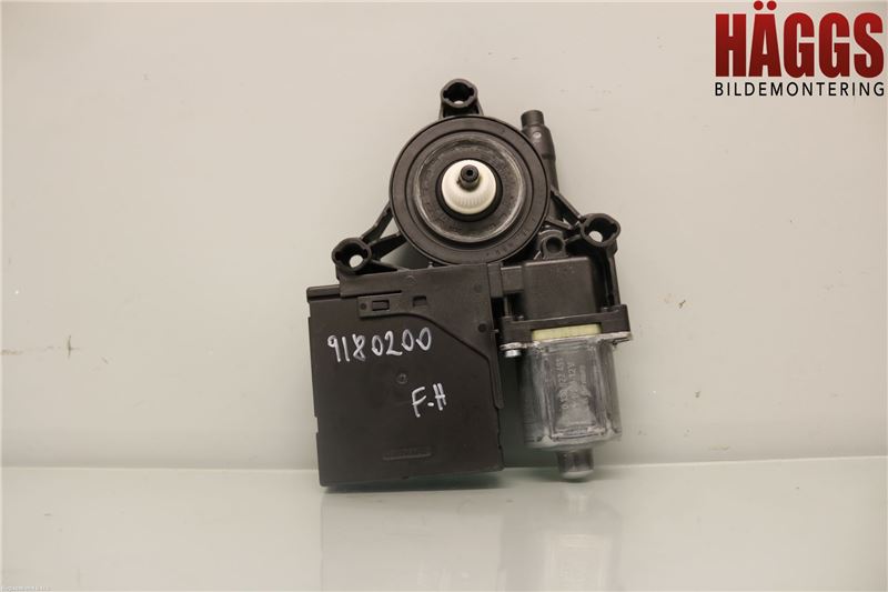 Volkswagen VW PASSAT 11-14 Fönsterhissmotor
