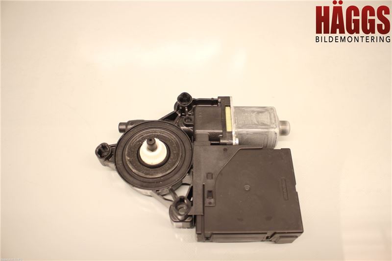 Volkswagen VW PASSAT 11-14 Fönsterhissmotor