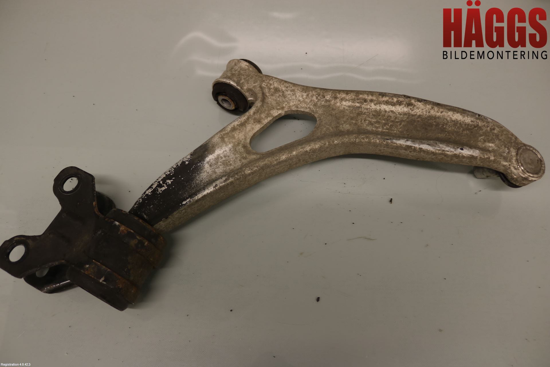 Volvo V40 12-19 Bärarm Fram Undre Vä