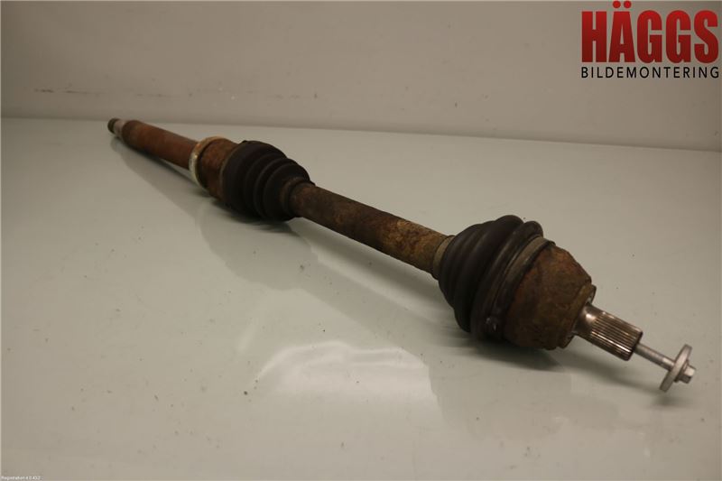 Ford FOCUS     04-07 Drivaxel Fram Höger