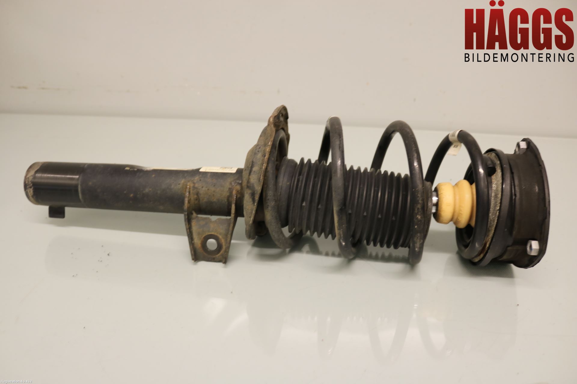 Volkswagen VW TOURAN 16- Fjäderben Fram Vänster