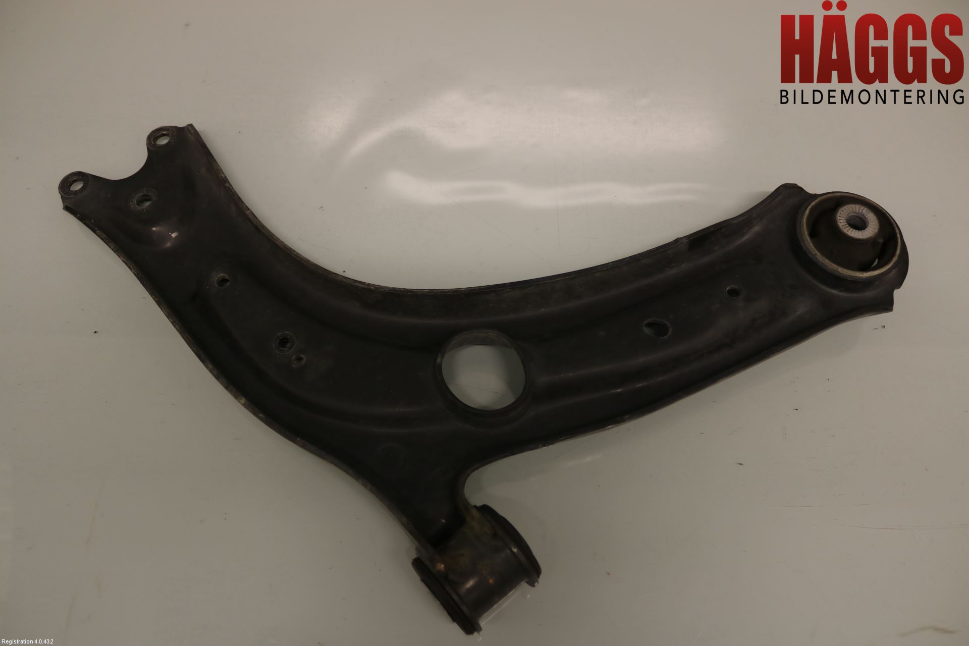 Volkswagen VW TOURAN 16- Bärarm Fram Undre Vä