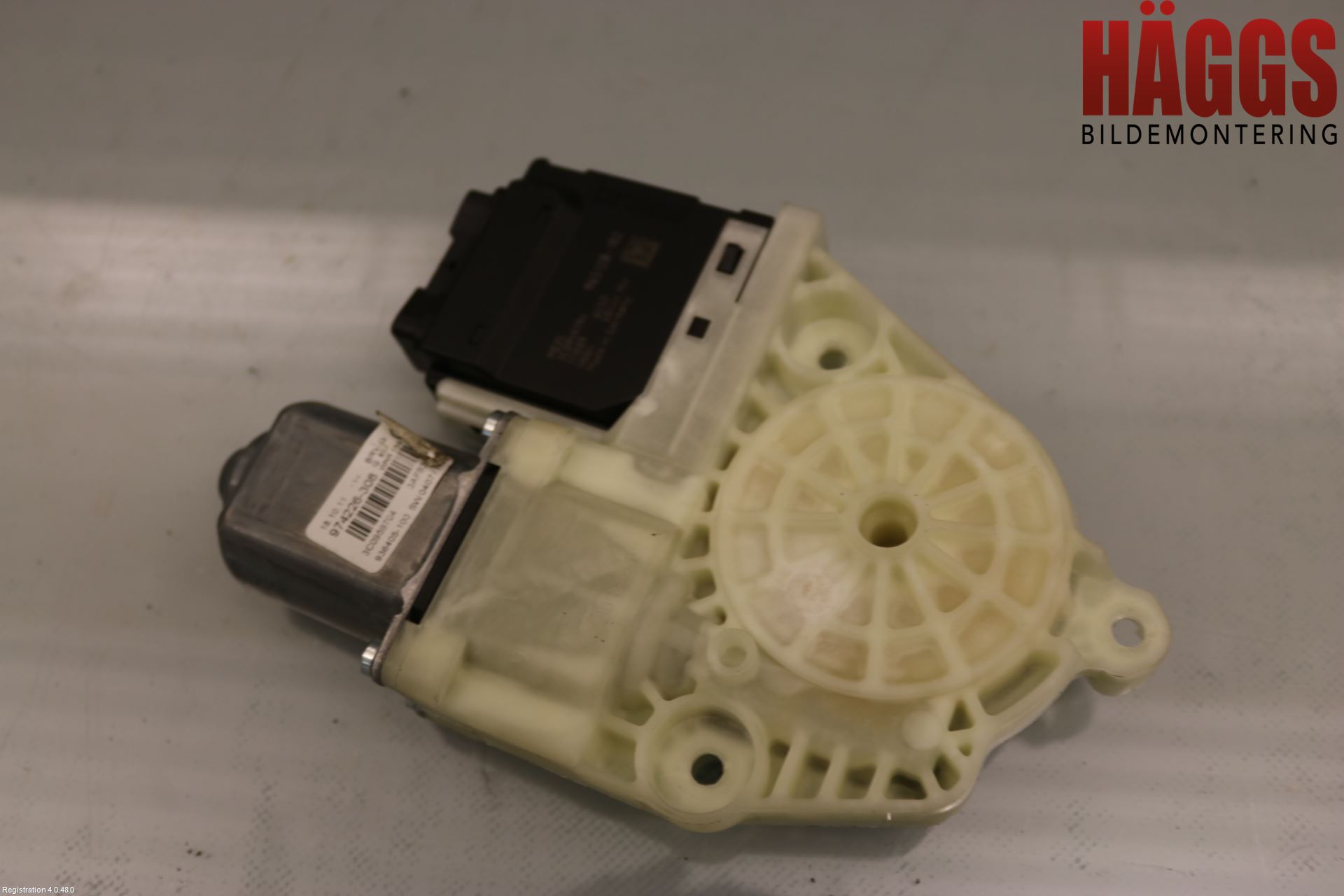 Volkswagen VW PASSAT 11-14 Fönsterhissmotor