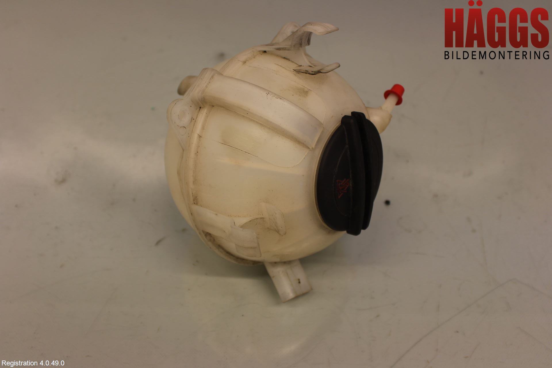 Volkswagen VW PASSAT 11-14 Expansionstank