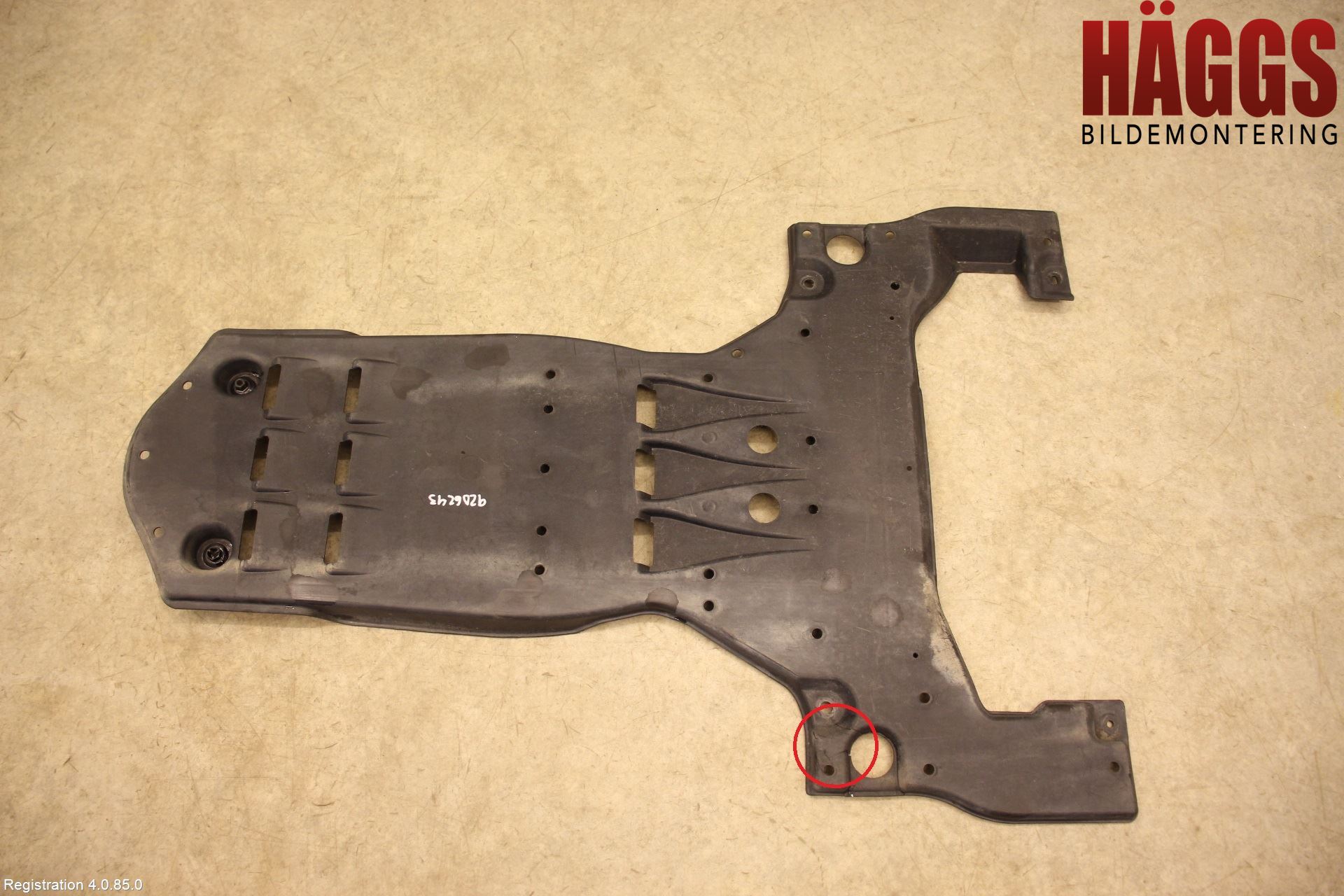 Lexus IS 220d/250/350 06-13 Hasplåt Plåt-Plast