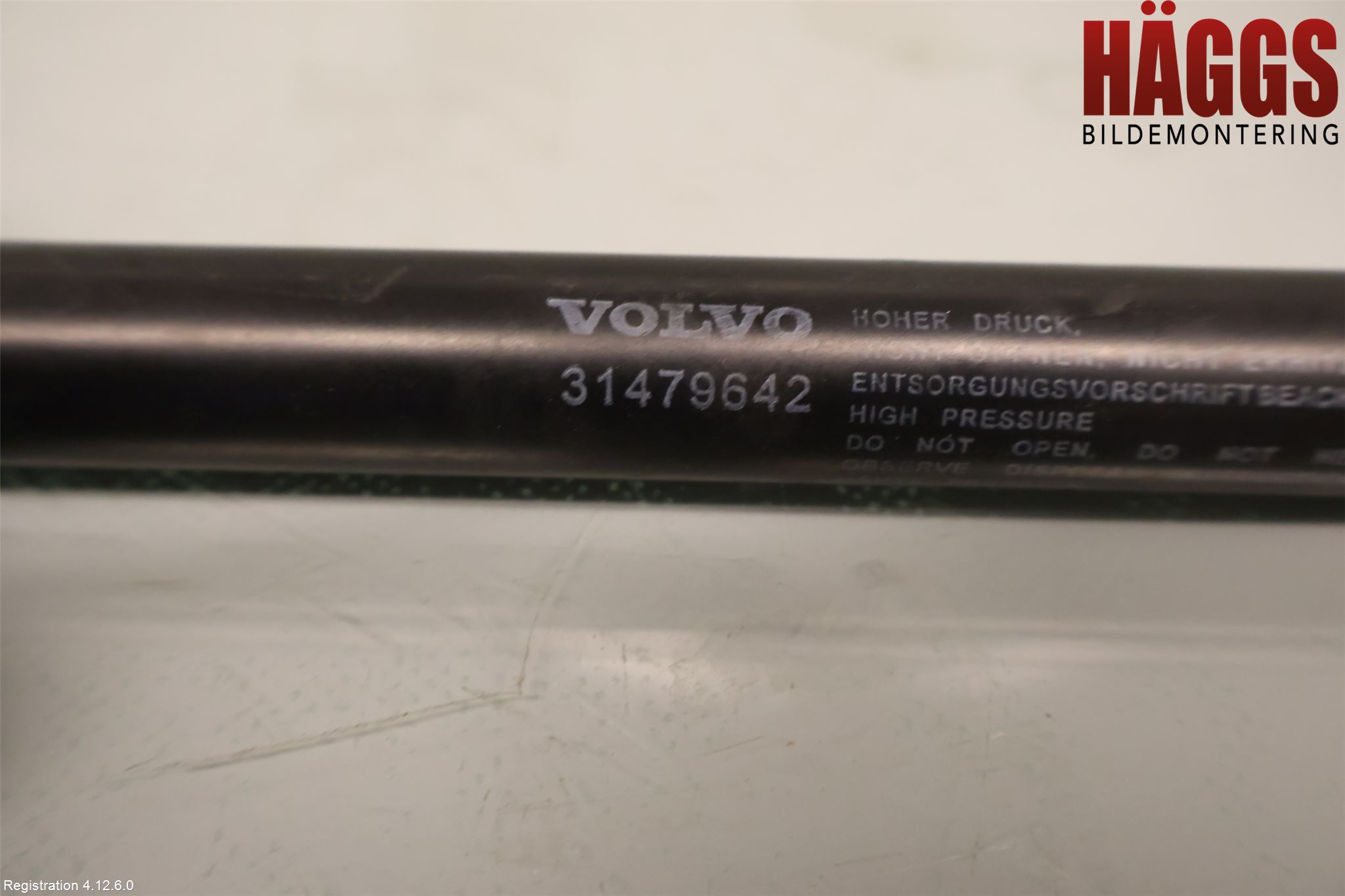 Volvo V90 17->> Gasfjäder Motorhuv