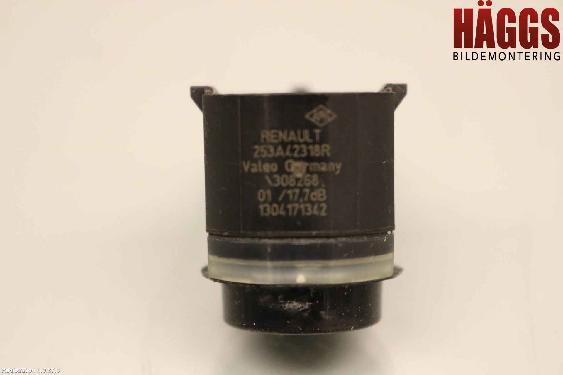 Dacia DUSTER 10-17 Parkeringshjälp Backsensor