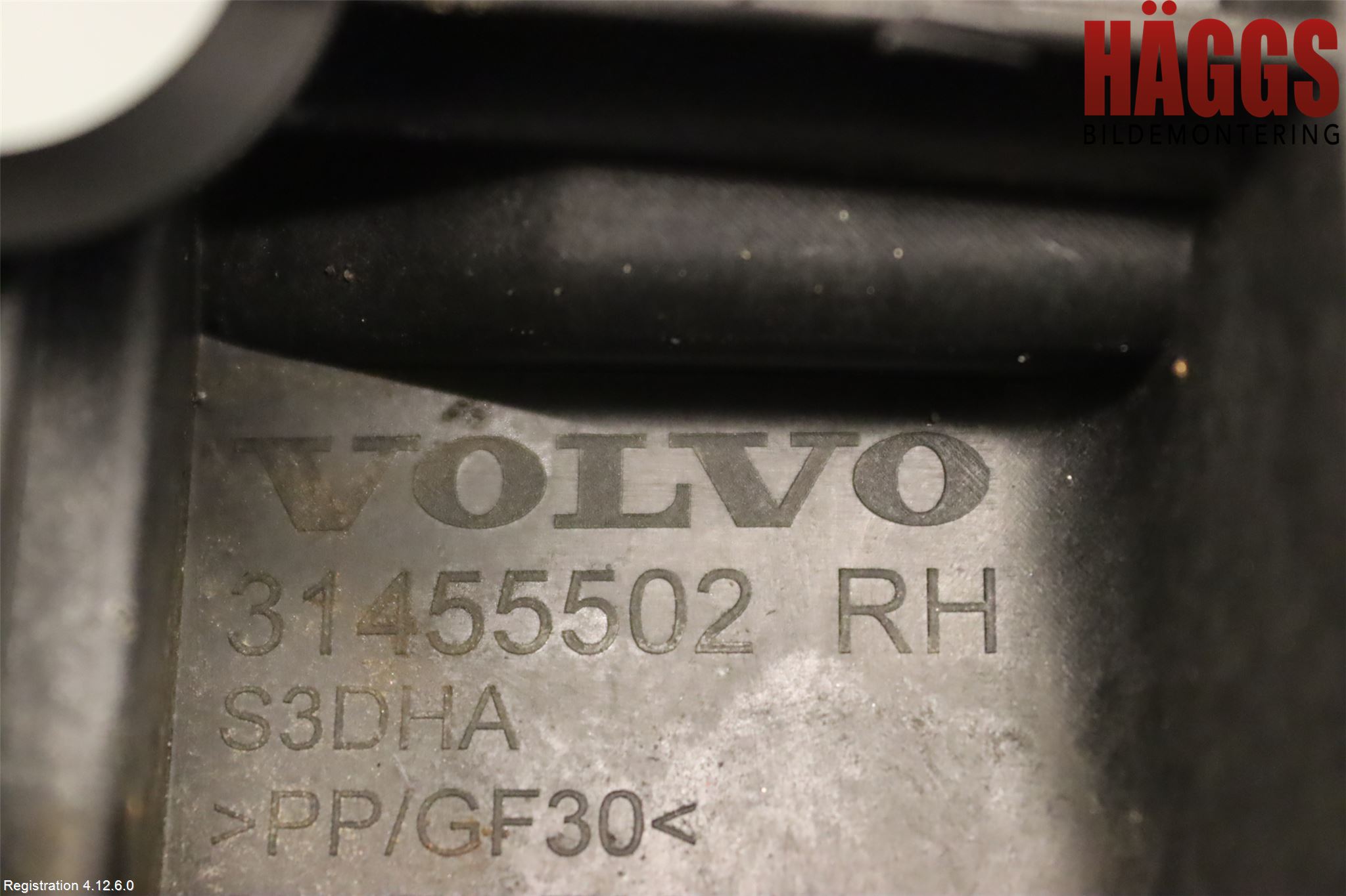 Volvo V60 CROSS COUNTRY 19- Stötfångarfäste Bak Hö