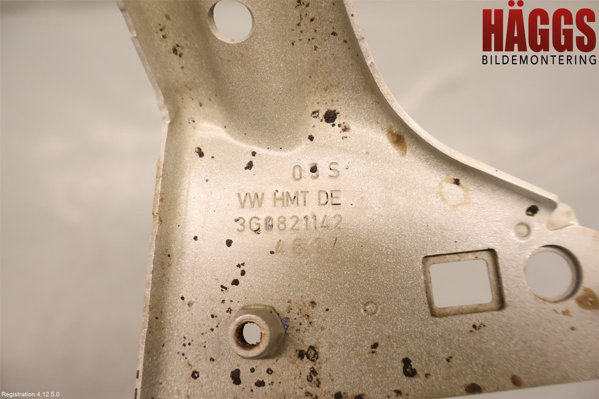 Volkswagen VW PASSAT 15-19 Skärmfäste Fram Hö