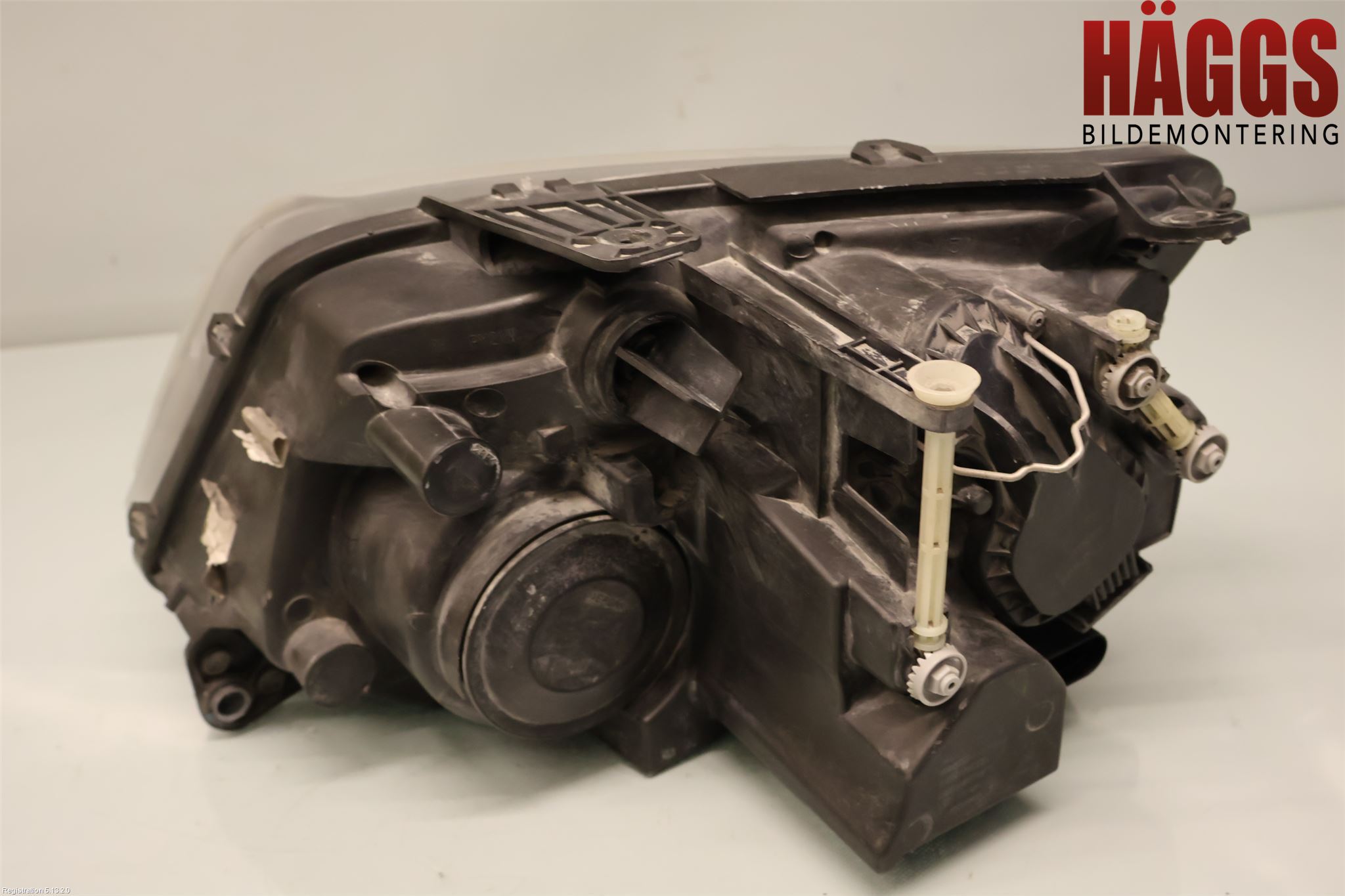 Volkswagen VW AMAROK 2H 10-22 Strålkastare Höger