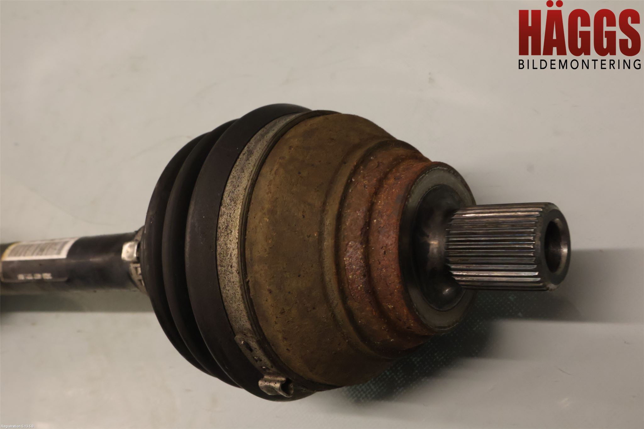 Volkswagen VW PASSAT 20-24 Drivaxel Fram Vänster