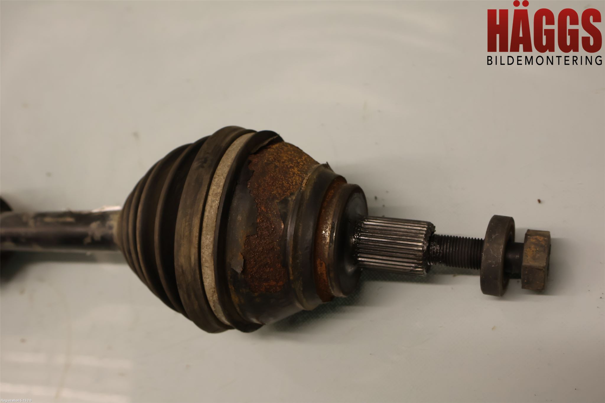 Volkswagen VW CADDY      04-10 Drivaxel Fram Vänster