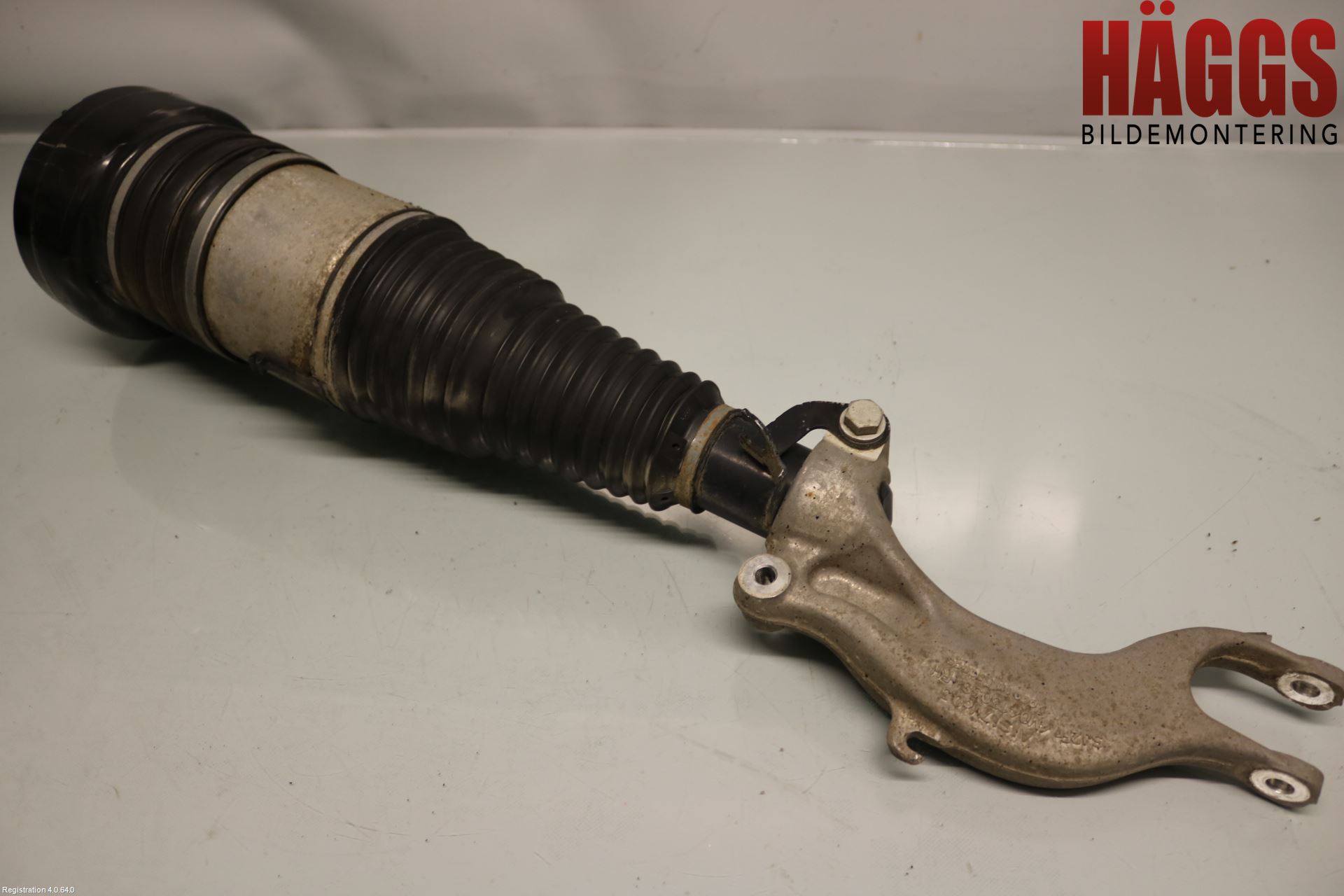 Volkswagen VW TOUAREG CR 18- Fjäderben Fram Höger