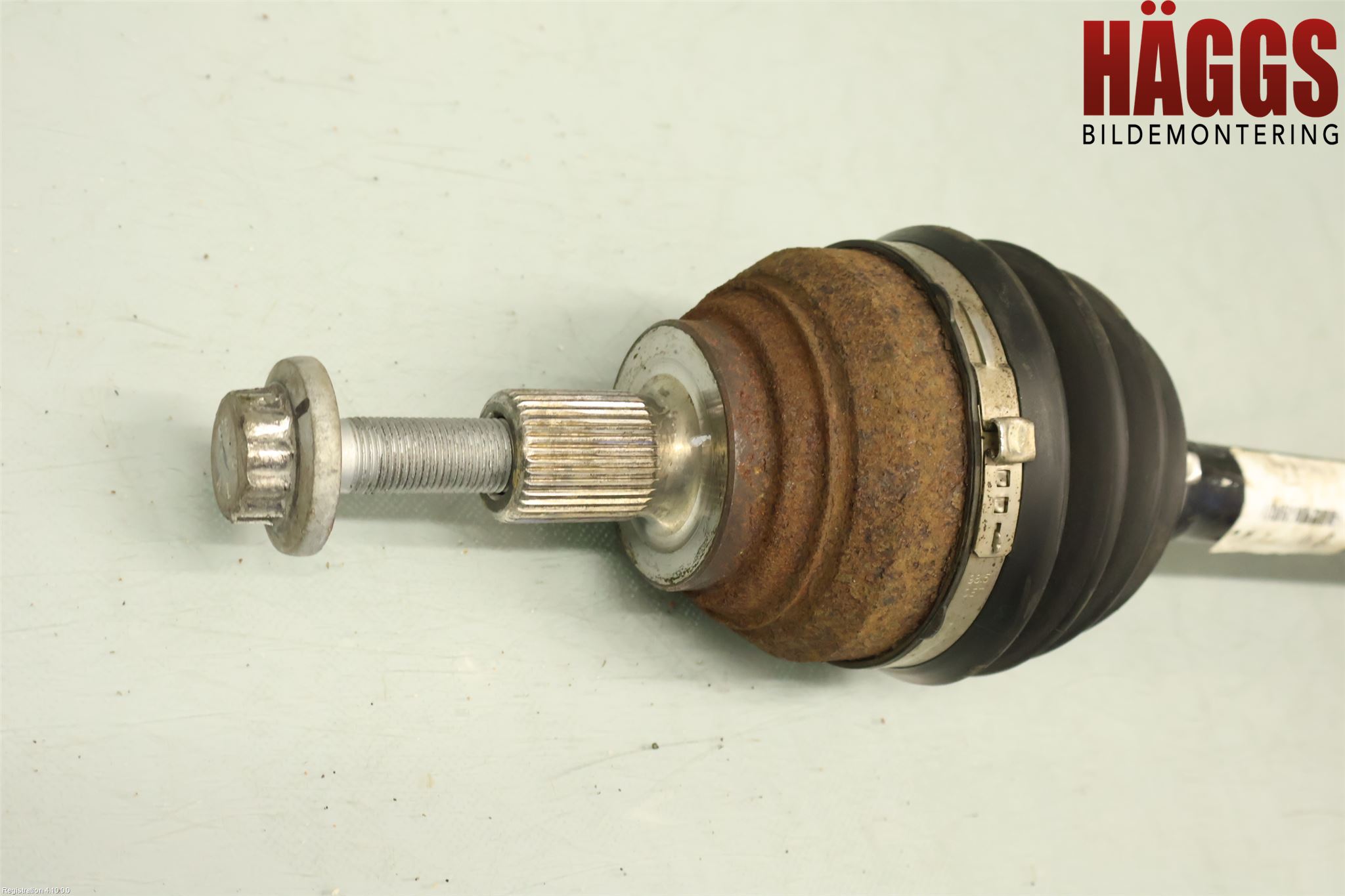 Volkswagen VW TIGUAN 16-24 Drivaxel Fram Höger