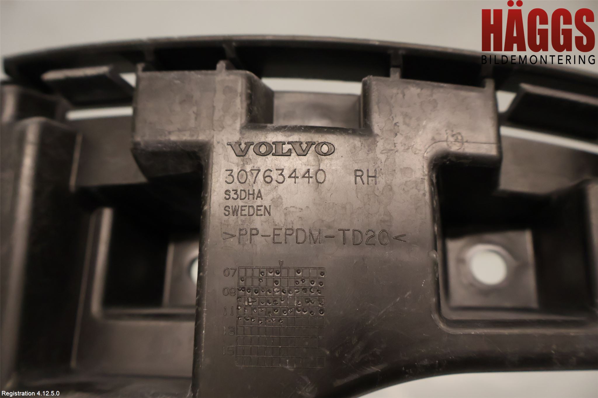 Volvo XC60 09-13 Stötfångarfäste Bak Hö