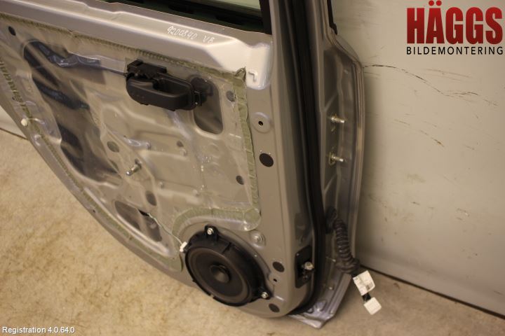 Nissan NOTE E11 06-14 Dörr Bak Vänster