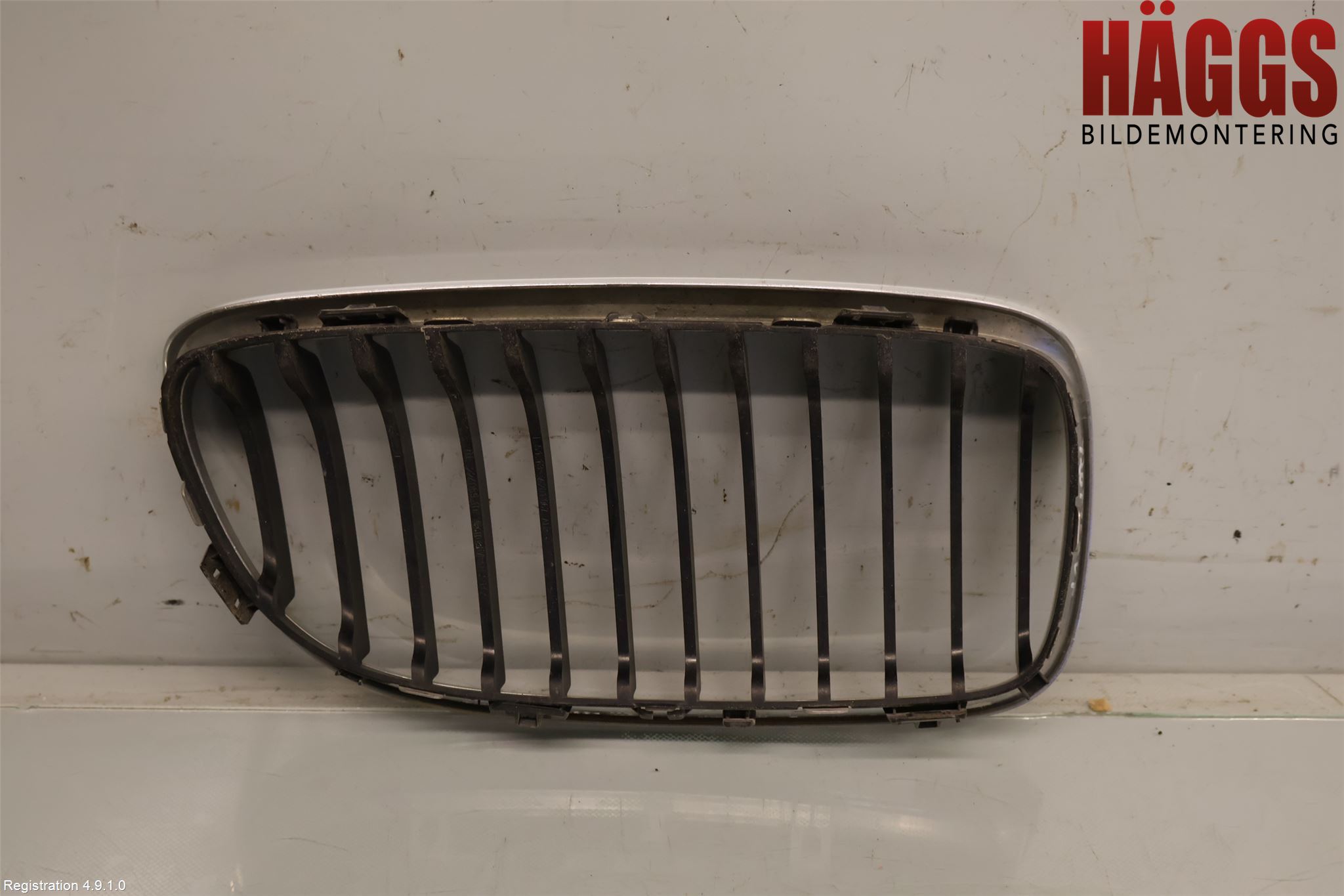 BMW 3 E90/91 SED/TOU 05-12 Grilldel Vänster