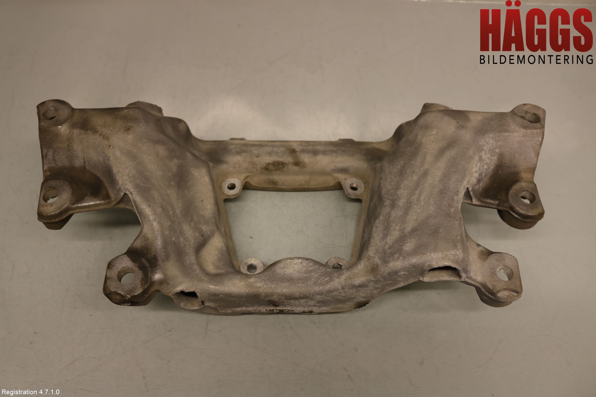 Audi A6/S6     05-11 Växellådsbalk