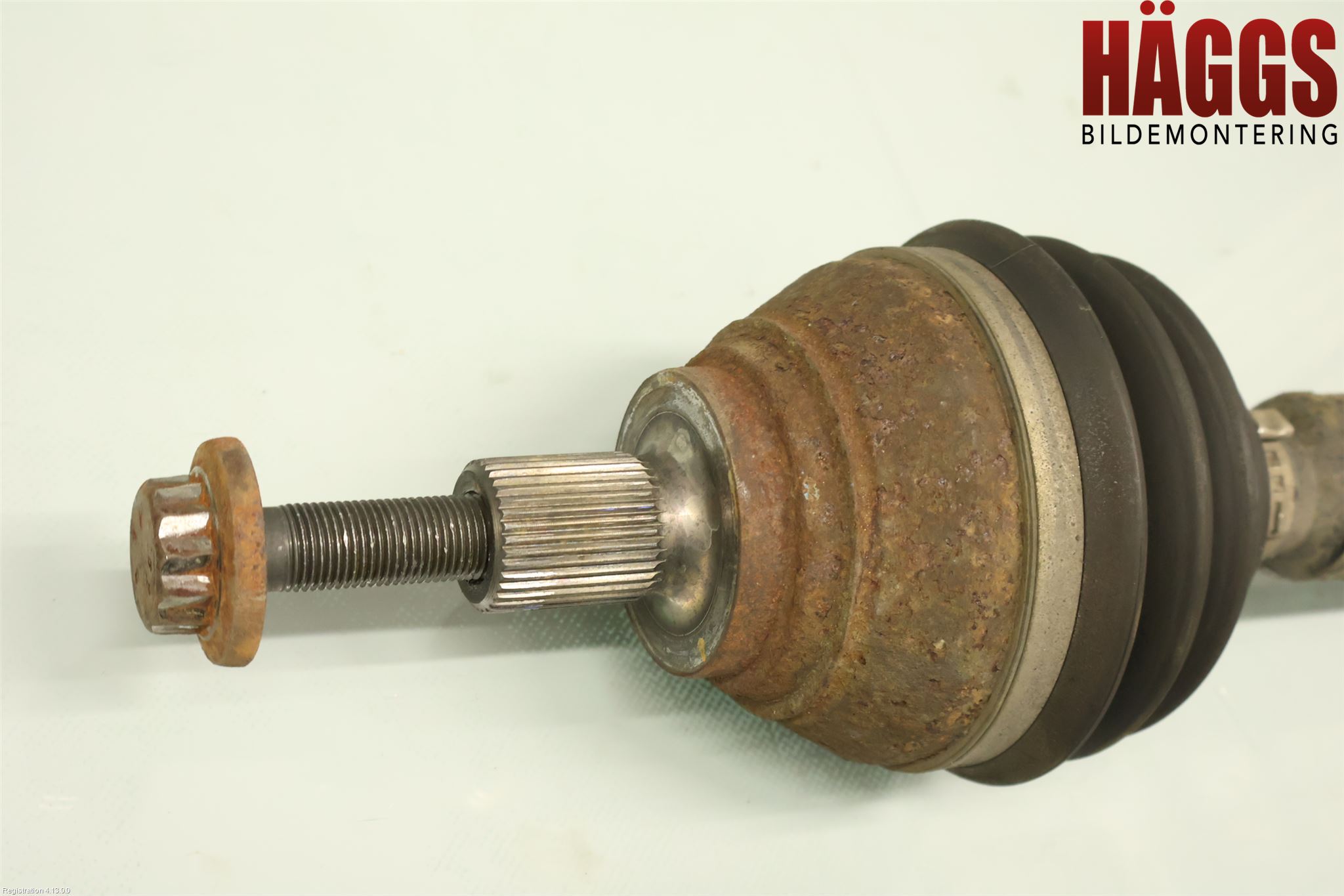 Volkswagen VW PASSAT 15-19 Drivaxel Fram Höger