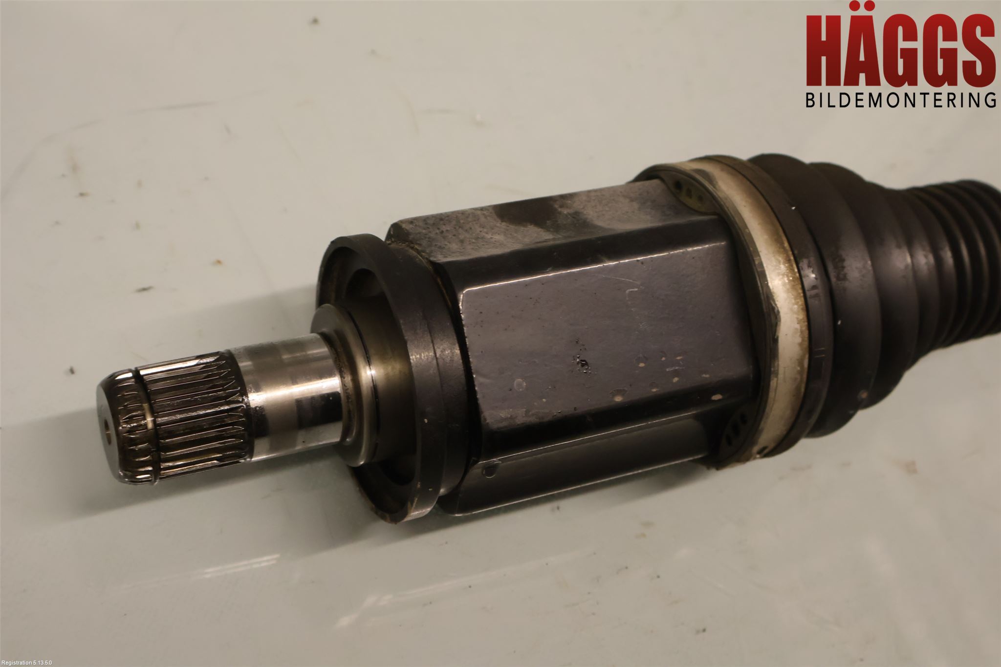 BMW 5 G30/G31/F90 17-23 Drivaxel Fram Vänster