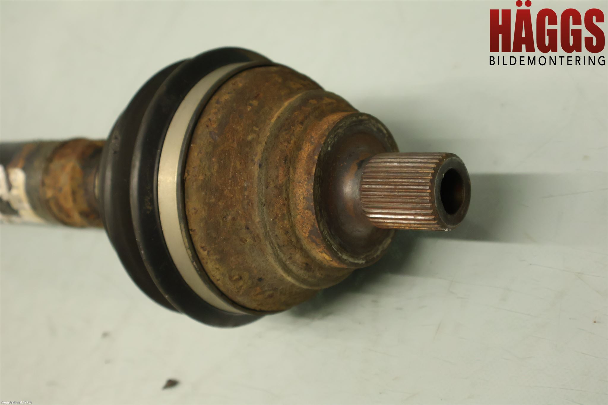 Volkswagen VW CADDY 11-15 Drivaxel Fram Höger